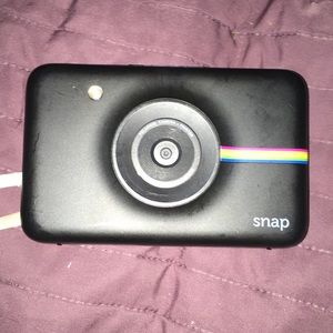 Polaroid snap (black)